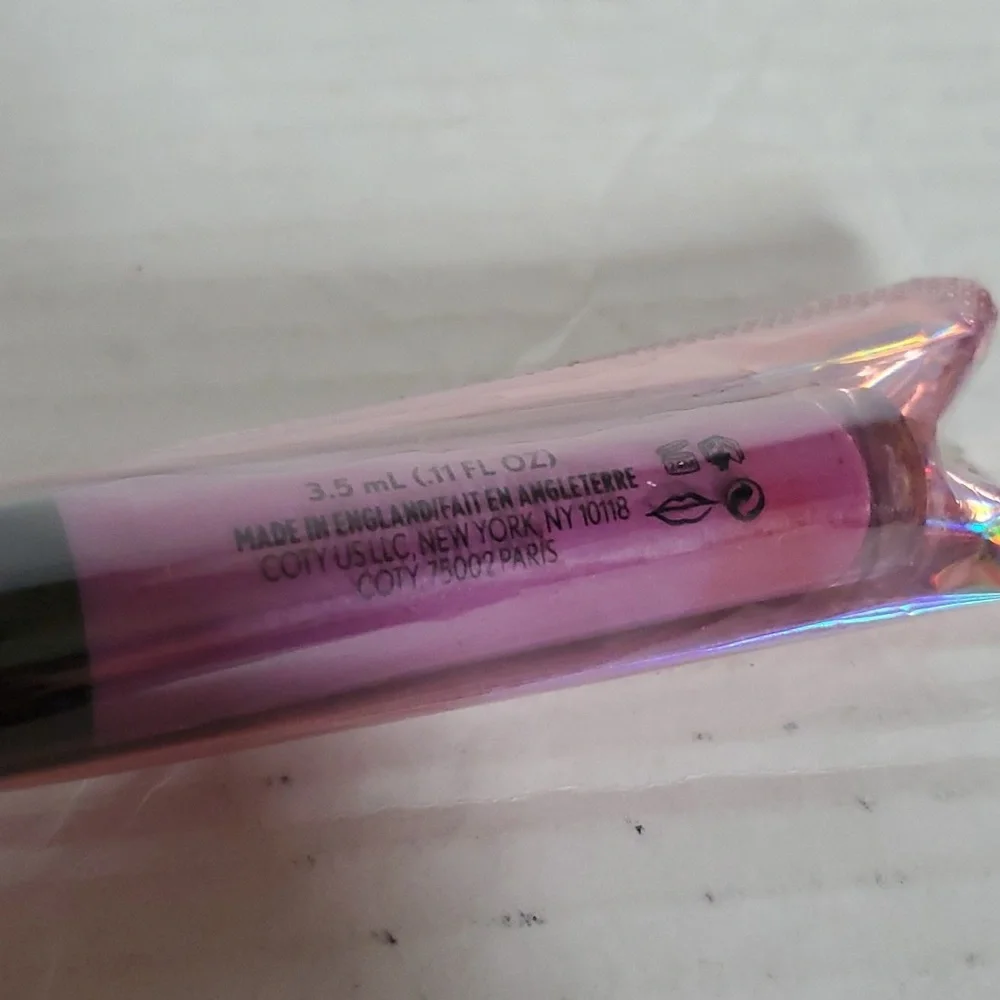 4 Covergirl Melting Pout Vinyl Vow Matte Liquid Lipsticks Lip Color 3.5 NWT